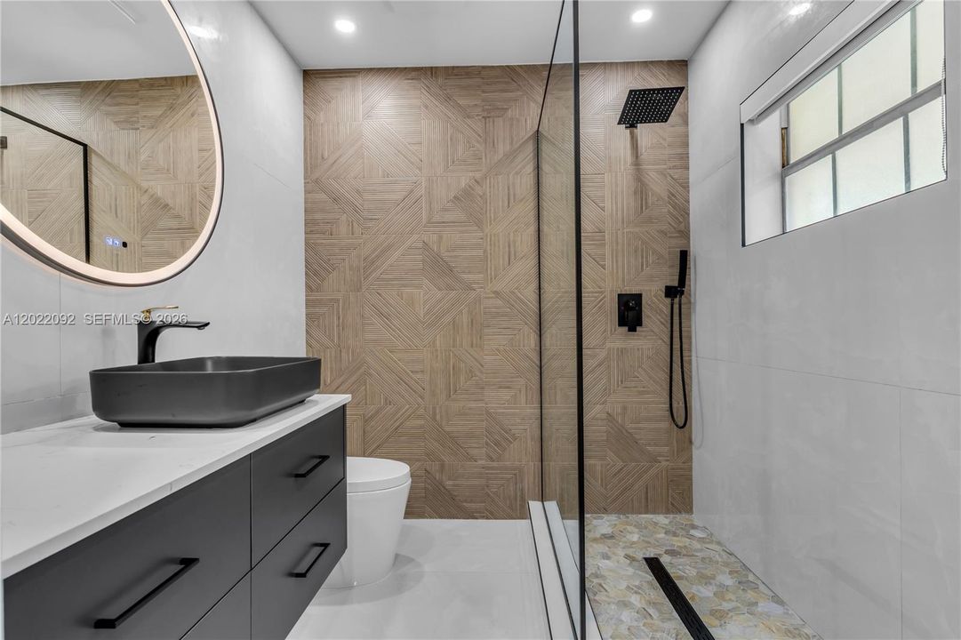 For Sale: $330,000 (2 beds, 2 baths, 1240 Square Feet)