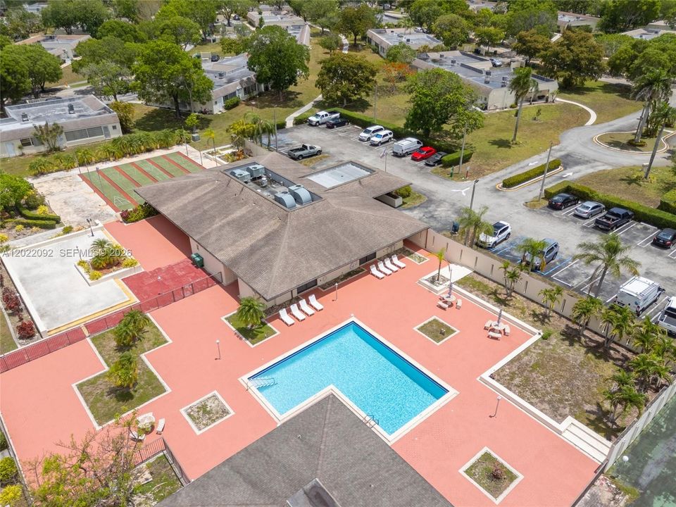 For Sale: $330,000 (2 beds, 2 baths, 1240 Square Feet)