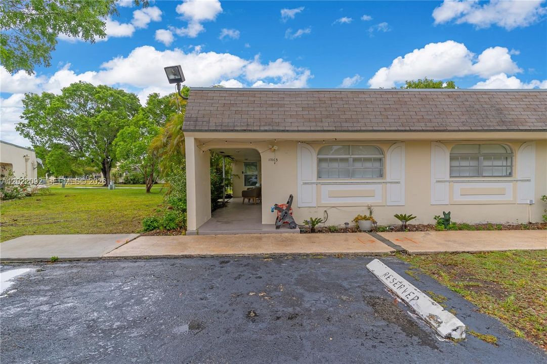 For Sale: $330,000 (2 beds, 2 baths, 1240 Square Feet)