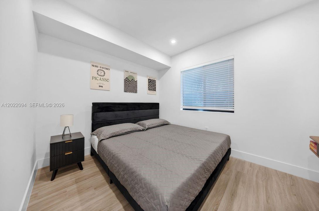 For Sale: $1,169,000 (5 beds, 3 baths, 1578 Square Feet)