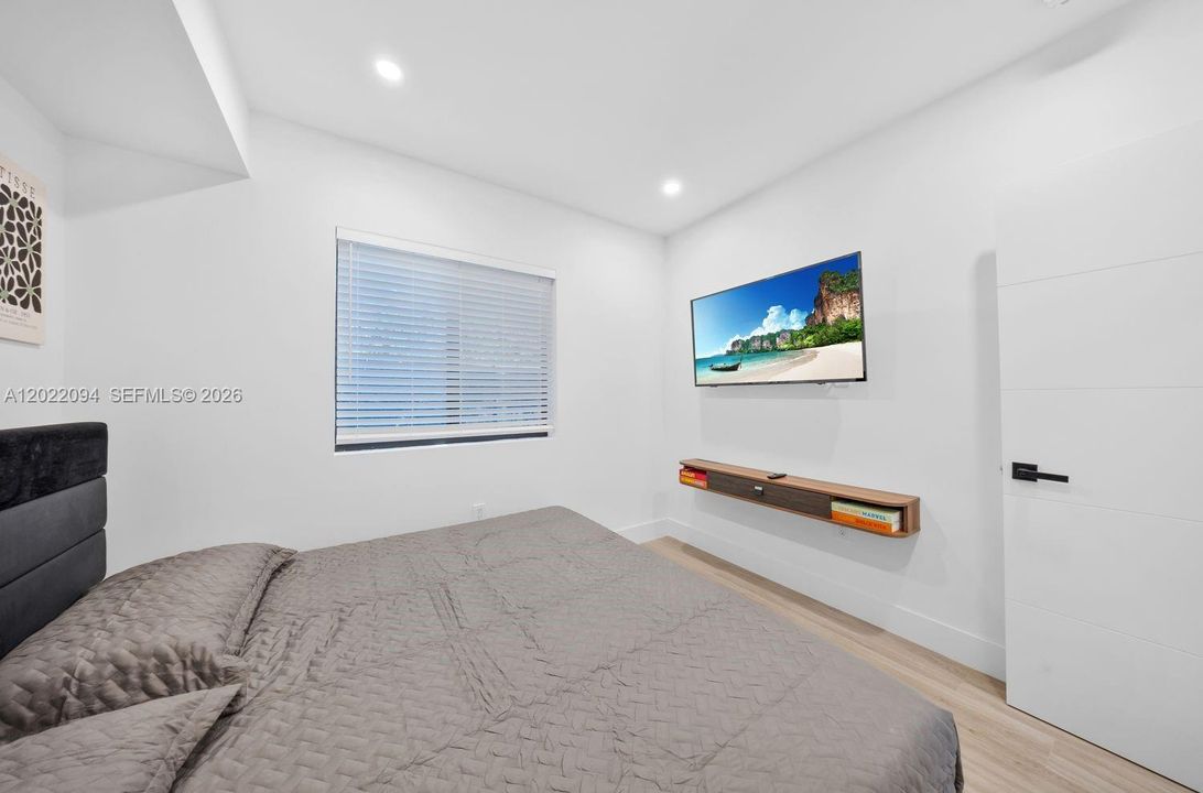 For Sale: $1,169,000 (5 beds, 3 baths, 1578 Square Feet)