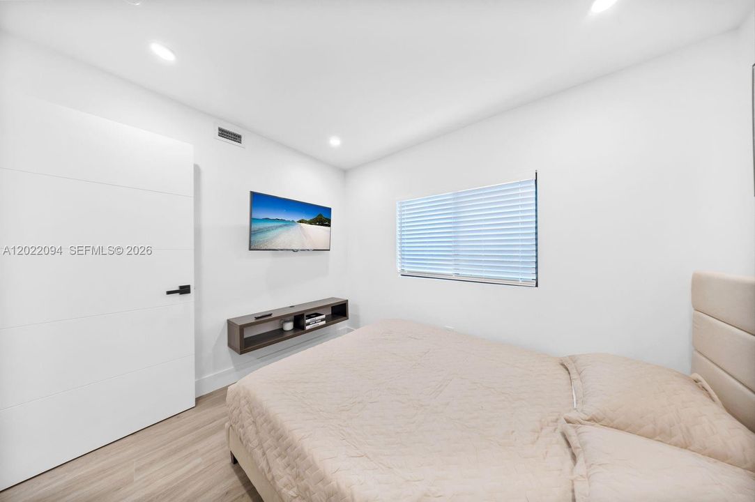 For Sale: $1,169,000 (5 beds, 3 baths, 1578 Square Feet)
