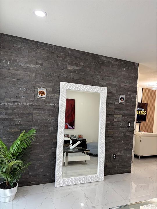En Venta: $665,000 (4 camas, 2 baños, 1869 Pies cuadrados)