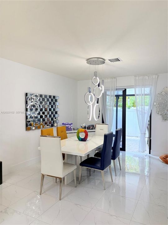 En Venta: $665,000 (4 camas, 2 baños, 1869 Pies cuadrados)