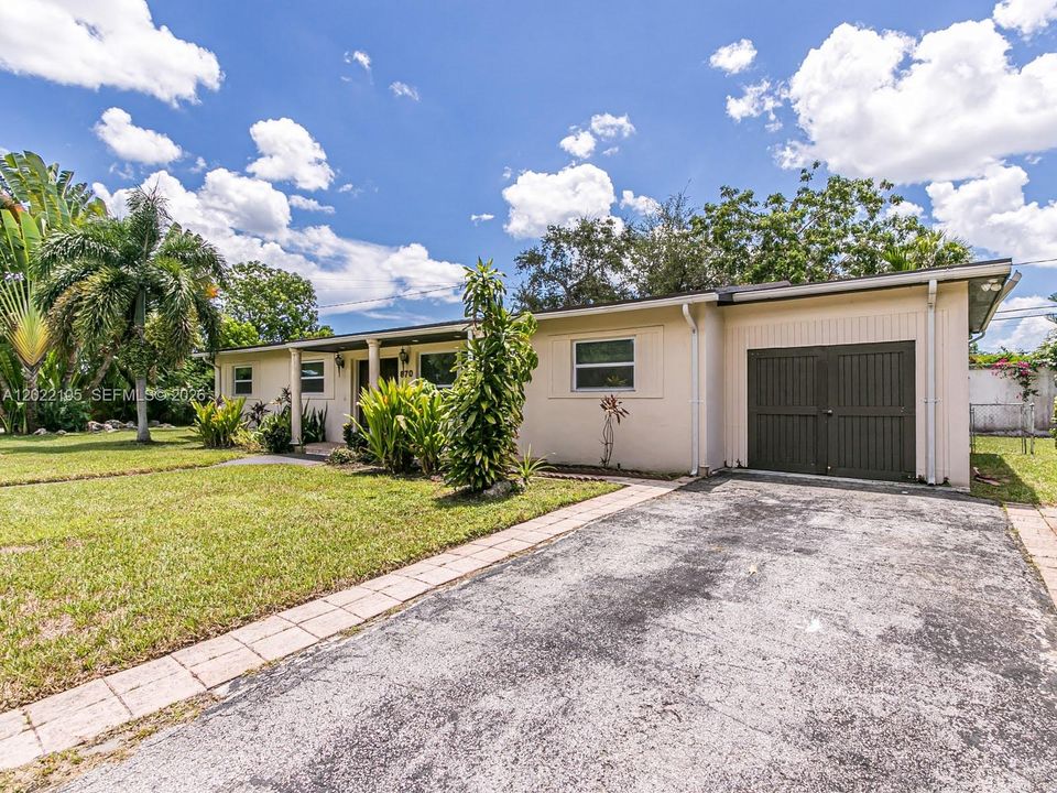 For Sale: $829,999 (4 beds, 2 baths, 1887 Square Feet)