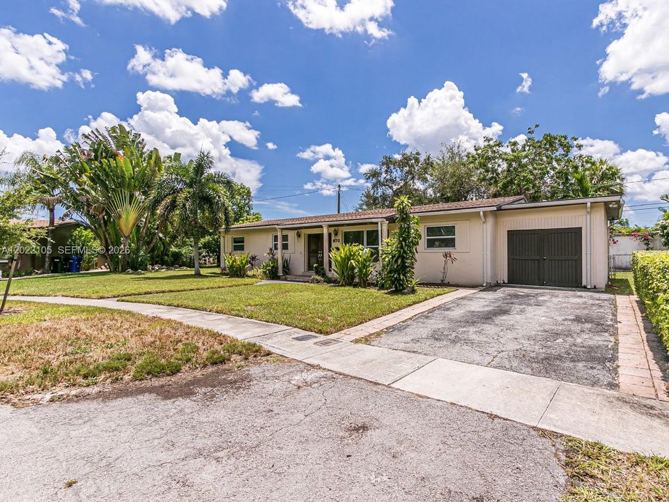 For Sale: $829,999 (4 beds, 2 baths, 1887 Square Feet)