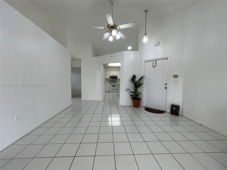 For Rent: $2,300 (2 beds, 2 baths, 1172 Square Feet)