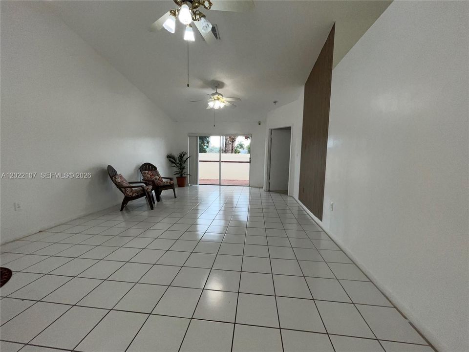 For Rent: $2,300 (2 beds, 2 baths, 1172 Square Feet)