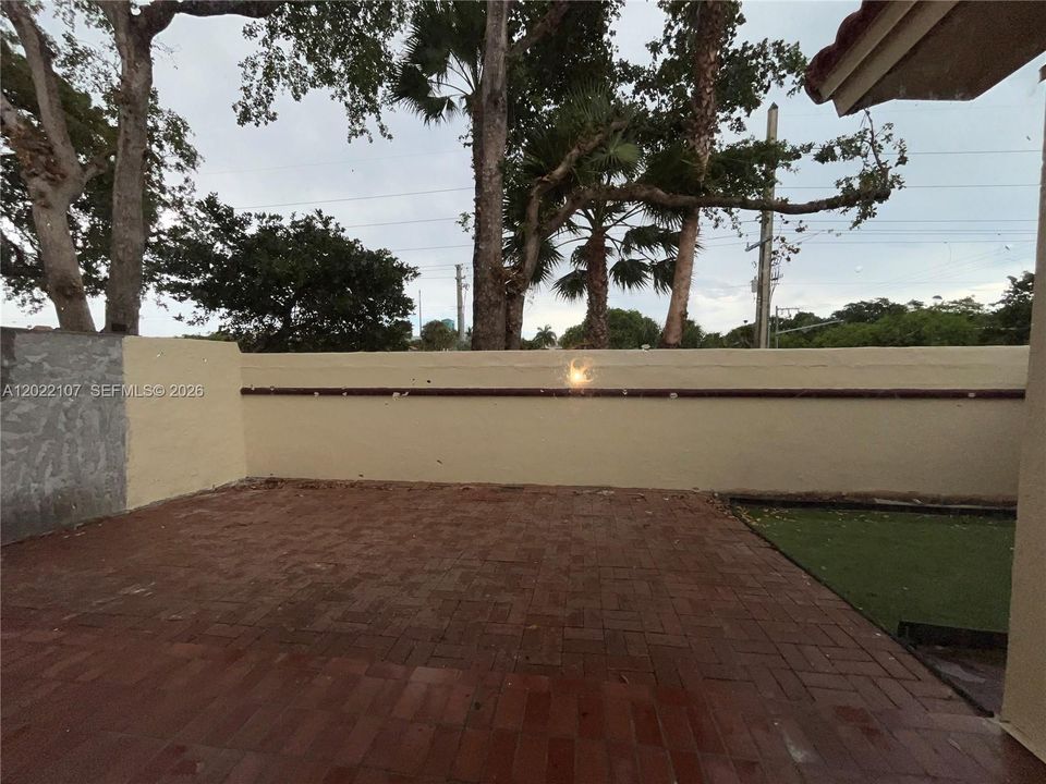 For Rent: $2,300 (2 beds, 2 baths, 1172 Square Feet)