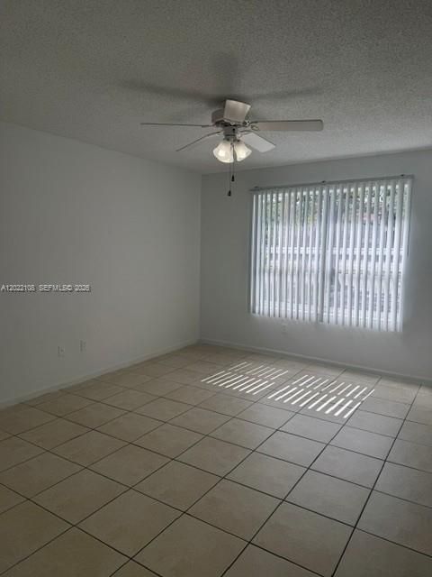 For Rent: $1,900 (2 beds, 1 baths, 1015 Square Feet)