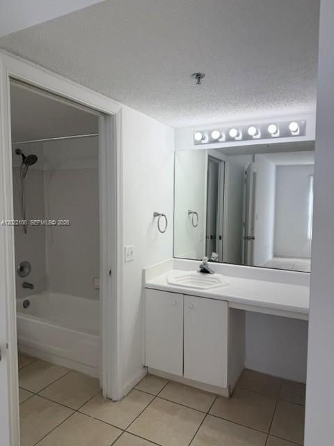 For Rent: $1,900 (2 beds, 1 baths, 1015 Square Feet)