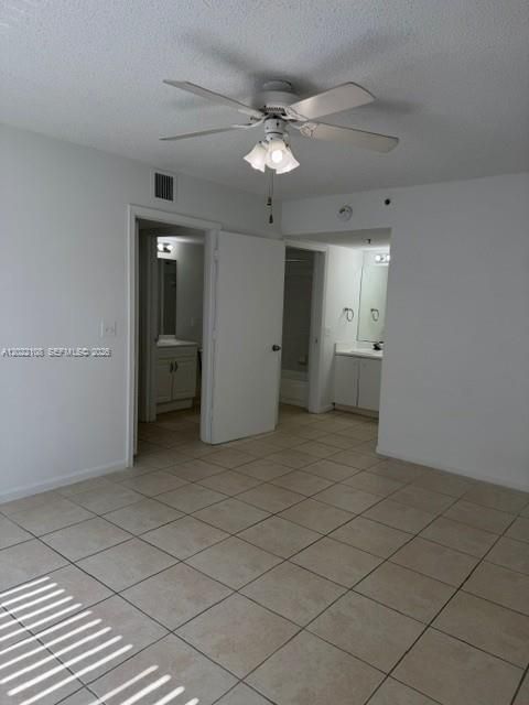 For Rent: $1,900 (2 beds, 1 baths, 1015 Square Feet)
