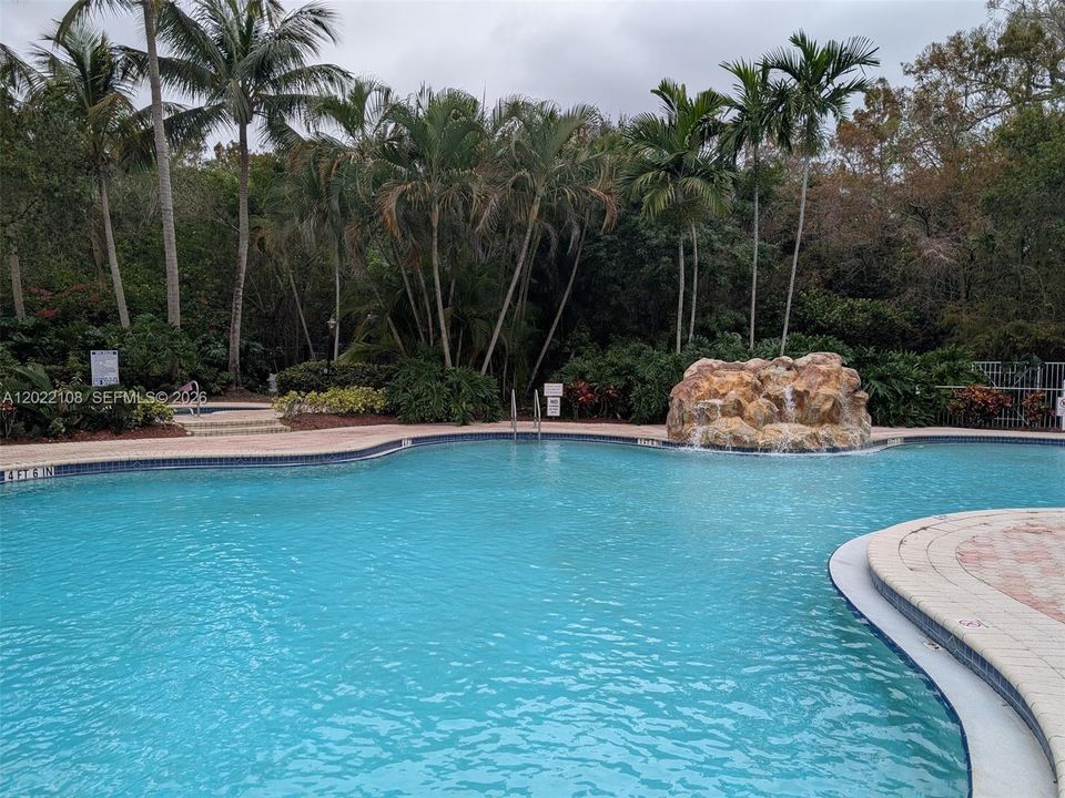 For Rent: $1,900 (2 beds, 1 baths, 1015 Square Feet)