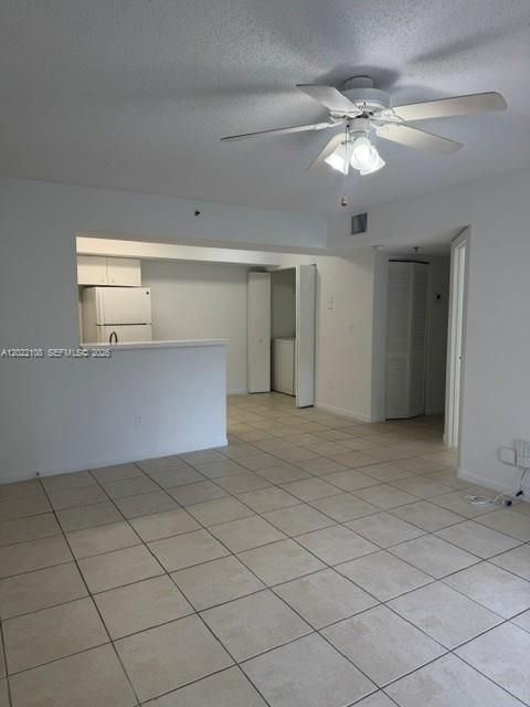 For Rent: $1,900 (2 beds, 1 baths, 1015 Square Feet)