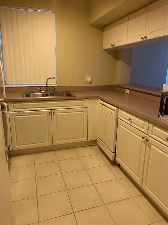 В аренду: $1,750 (1 спален, 1 ванн, 716 Квадратных фут)