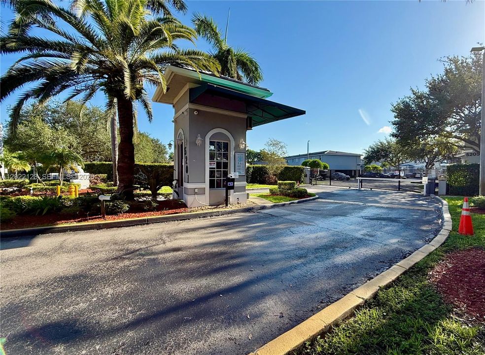 For Sale: $529,000 (3 beds, 2 baths, 1380 Square Feet)
