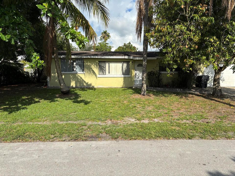 2201 W Carol Circle, West Palm Beach, FL