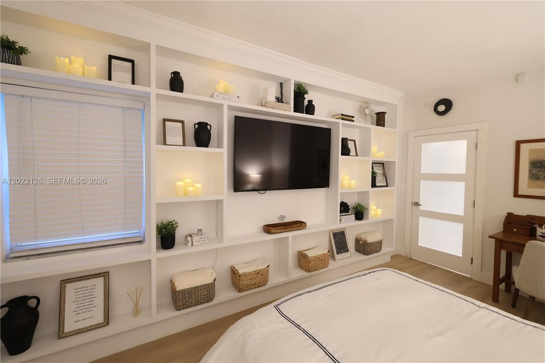 For Rent: $6,500 (2 beds, 2 baths, 1136 Square Feet)