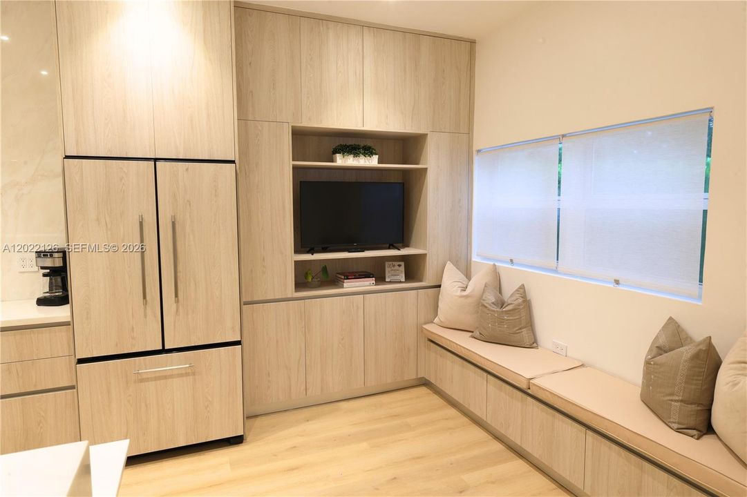For Rent: $6,500 (2 beds, 2 baths, 1136 Square Feet)