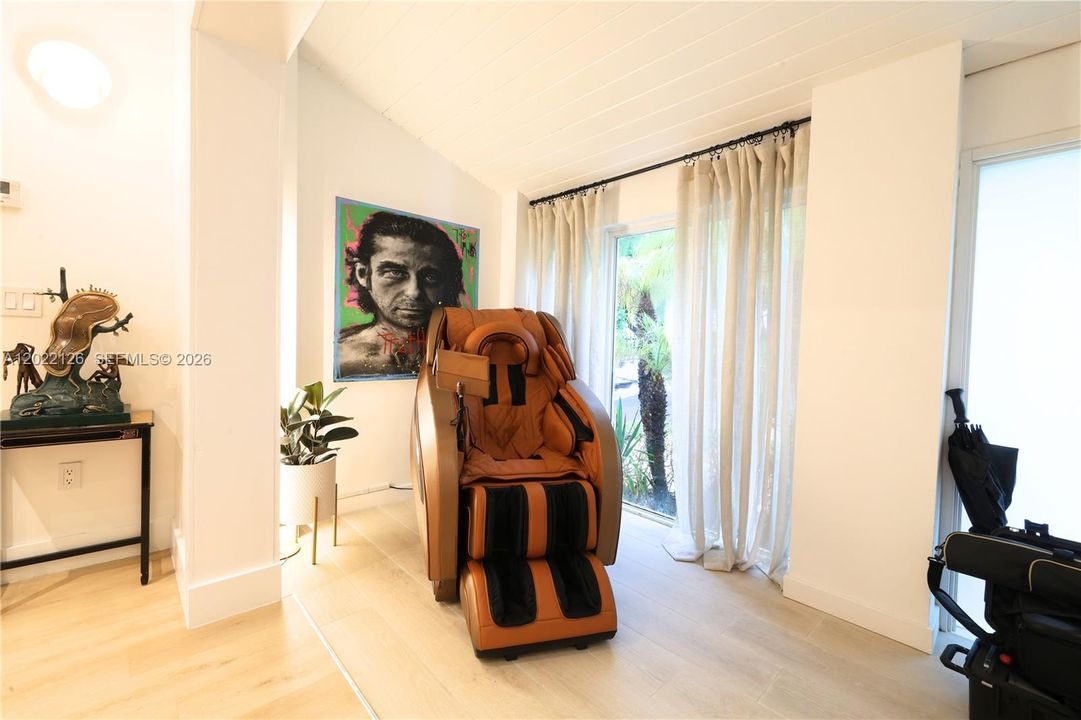 For Rent: $6,500 (2 beds, 2 baths, 1136 Square Feet)
