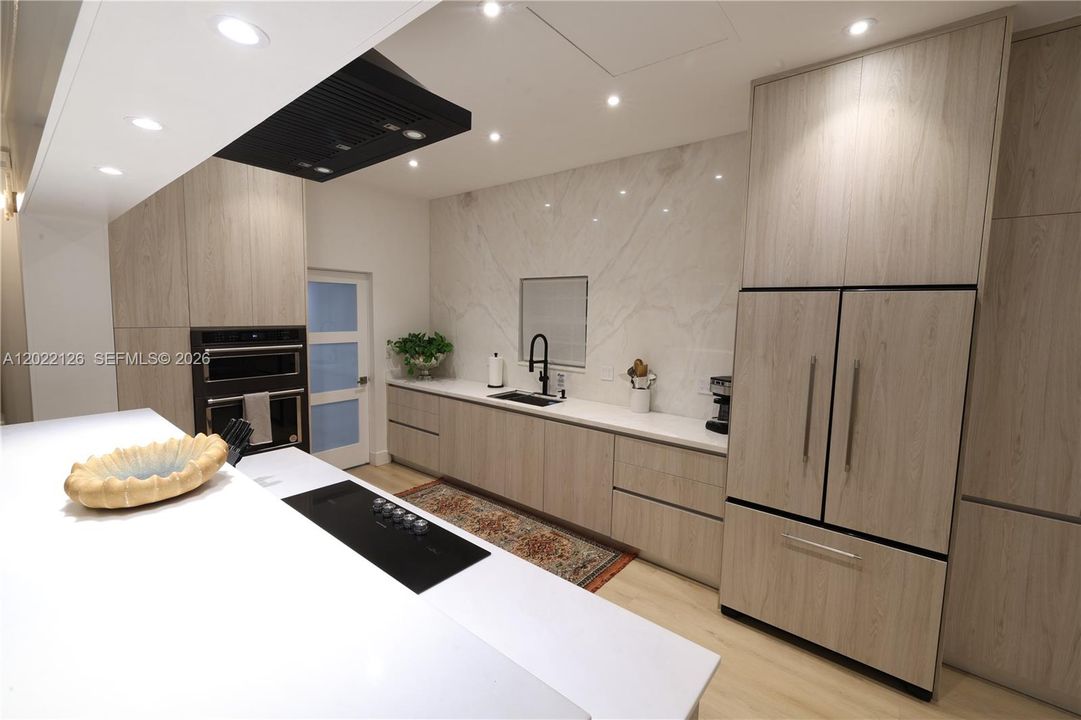 For Rent: $6,500 (2 beds, 2 baths, 1136 Square Feet)