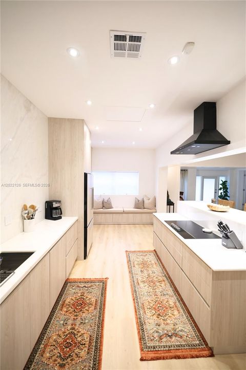 For Rent: $6,500 (2 beds, 2 baths, 1136 Square Feet)