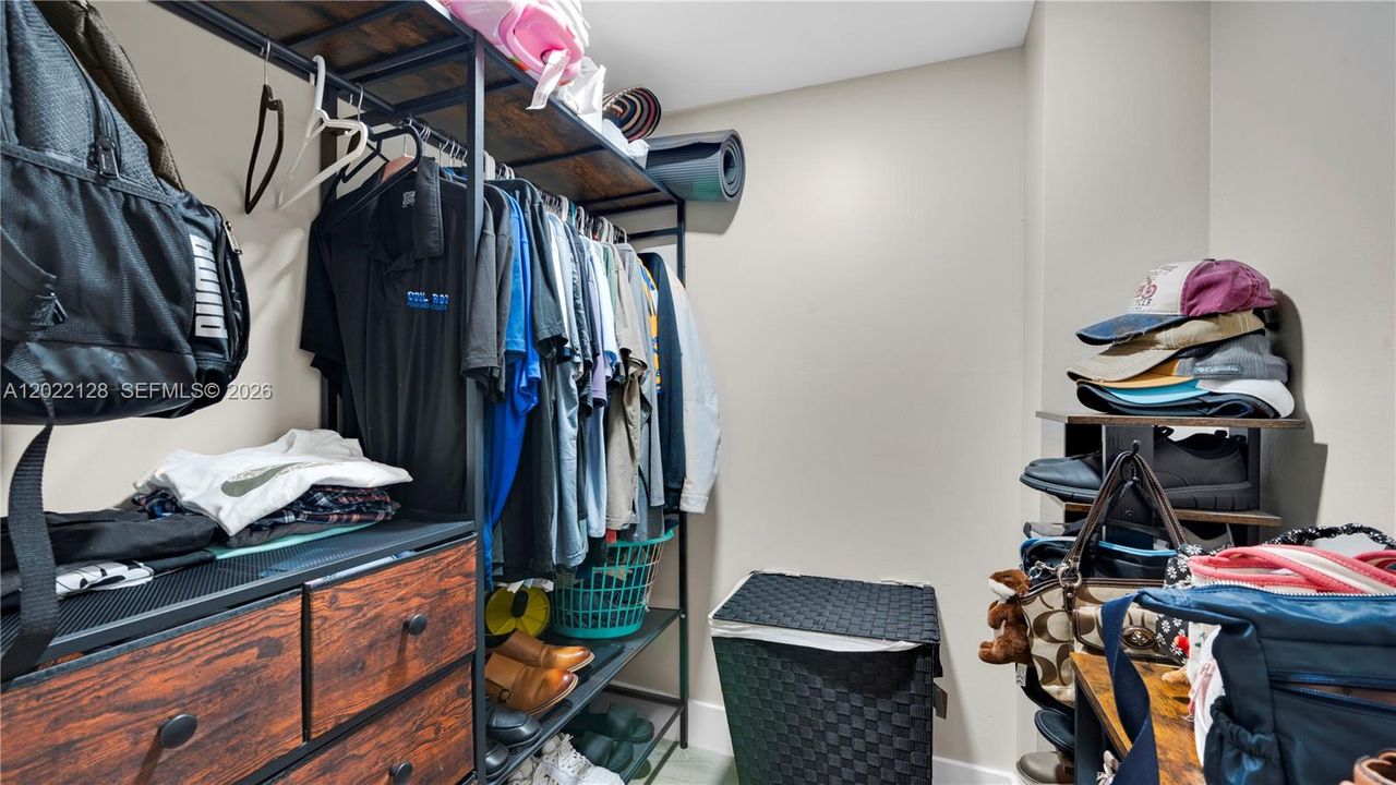 For Sale: $250,000 (2 beds, 2 baths, 1064 Square Feet)