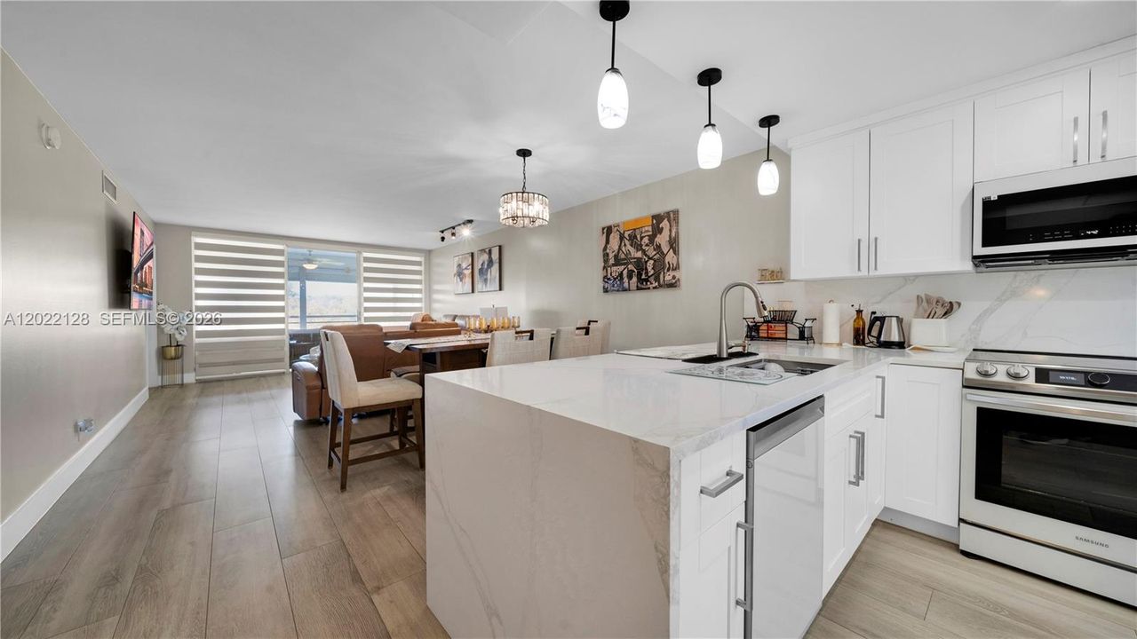 For Sale: $250,000 (2 beds, 2 baths, 1064 Square Feet)