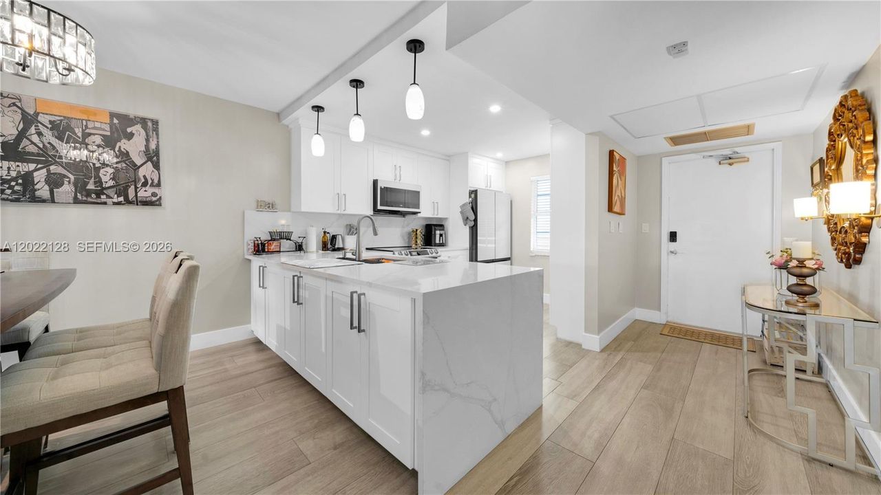For Sale: $250,000 (2 beds, 2 baths, 1064 Square Feet)
