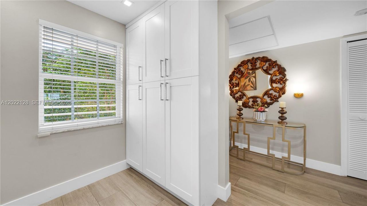 For Sale: $250,000 (2 beds, 2 baths, 1064 Square Feet)