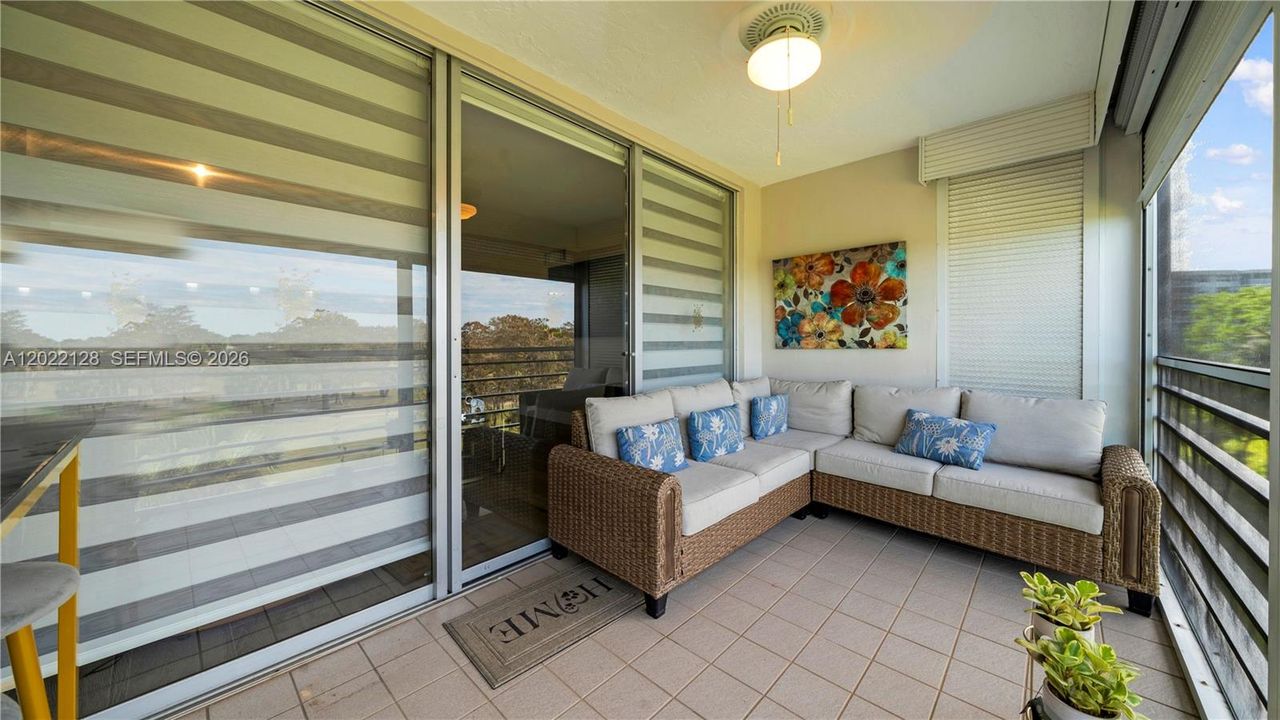 For Sale: $250,000 (2 beds, 2 baths, 1064 Square Feet)