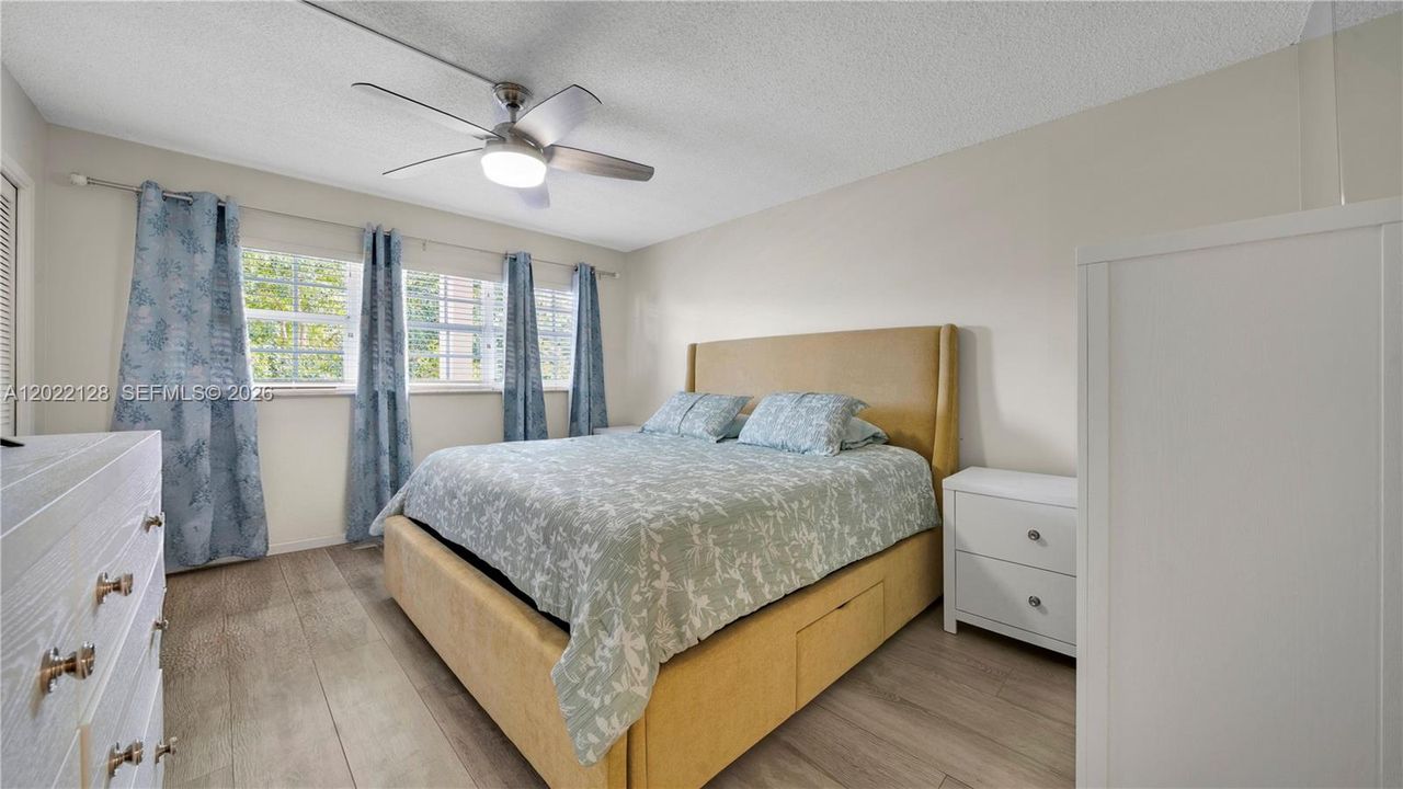 For Sale: $250,000 (2 beds, 2 baths, 1064 Square Feet)