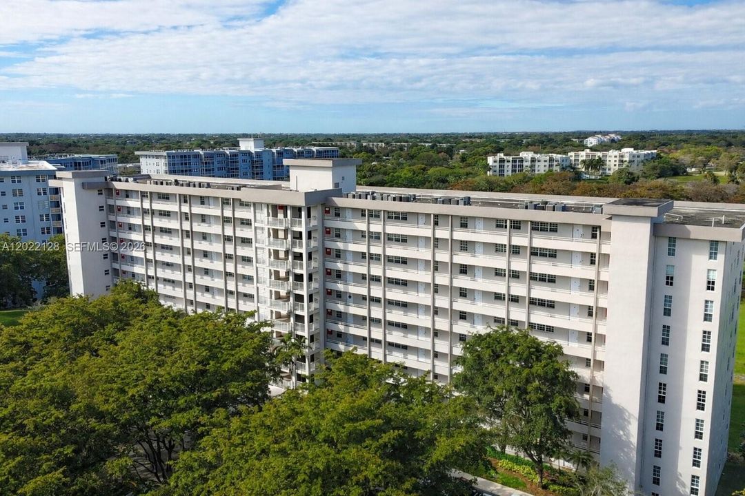 For Sale: $250,000 (2 beds, 2 baths, 1064 Square Feet)