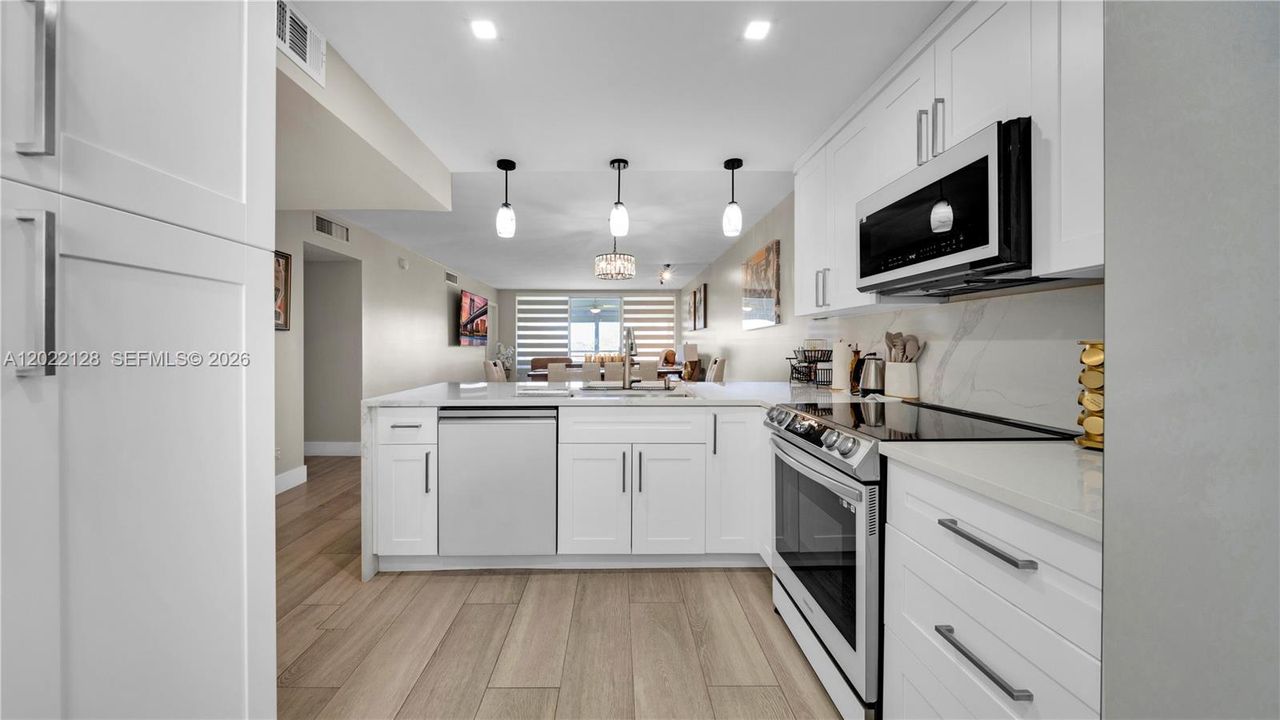 For Sale: $250,000 (2 beds, 2 baths, 1064 Square Feet)