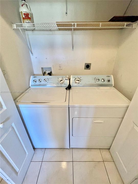 Activo con contrato: $2,400 (3 camas, 2 baños, 992 Pies cuadrados)