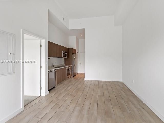 For Sale: $468,000 (1 beds, 1 baths, 607 Square Feet)