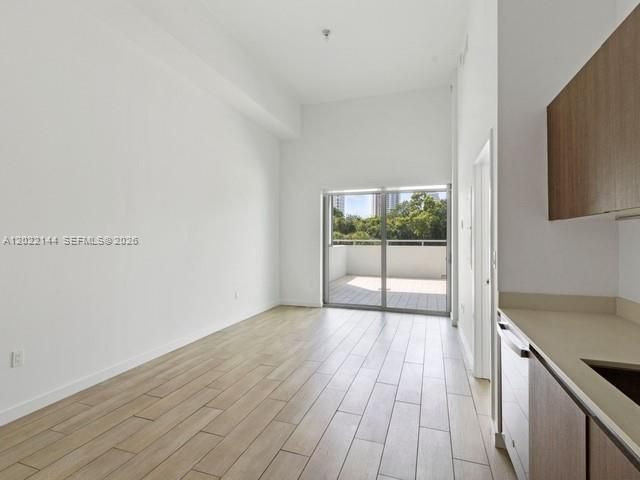 For Sale: $468,000 (1 beds, 1 baths, 607 Square Feet)