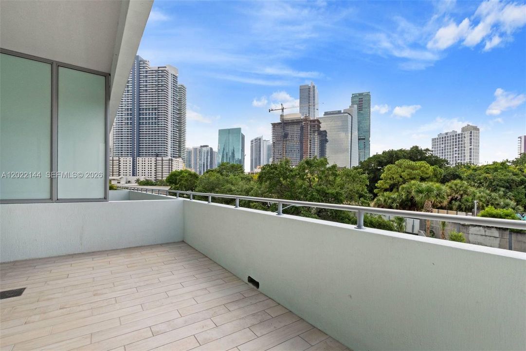 For Sale: $468,000 (1 beds, 1 baths, 607 Square Feet)