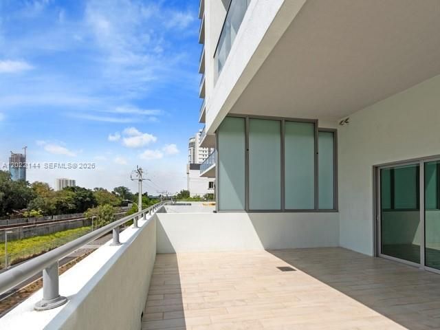 For Sale: $468,000 (1 beds, 1 baths, 607 Square Feet)