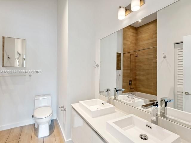 For Sale: $468,000 (1 beds, 1 baths, 607 Square Feet)
