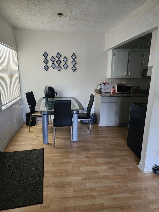 For Sale: $225,000 (3 beds, 2 baths, 892 Square Feet)