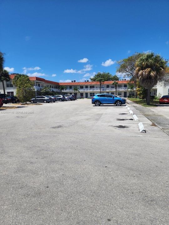 For Sale: $225,000 (3 beds, 2 baths, 892 Square Feet)