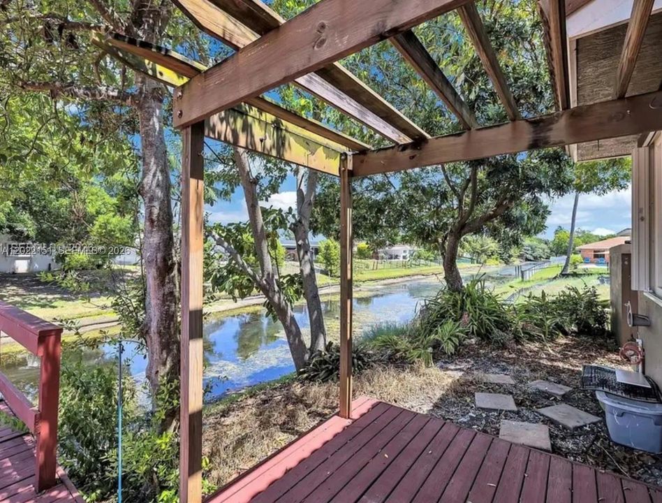 Active With Contract: $750,000 (4 beds, 3 baths, 2422 Square Feet)