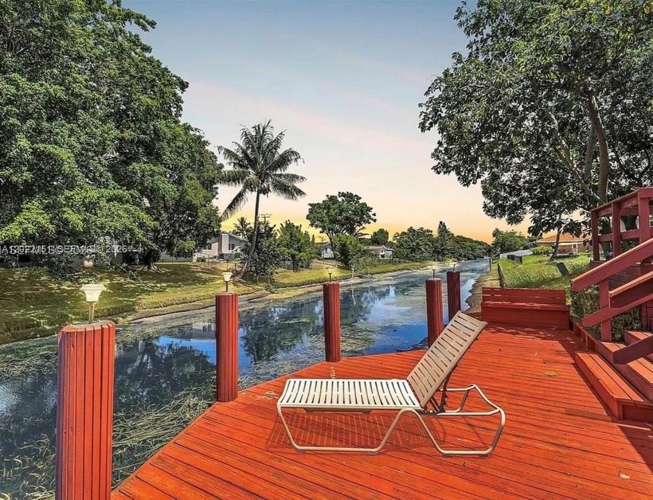 Active With Contract: $750,000 (4 beds, 3 baths, 2422 Square Feet)