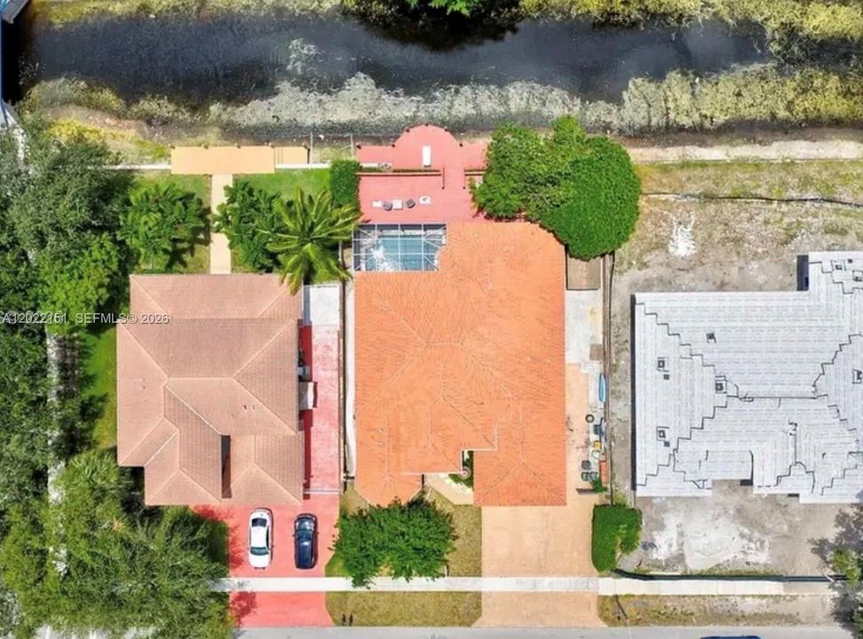 Active With Contract: $750,000 (4 beds, 3 baths, 2422 Square Feet)