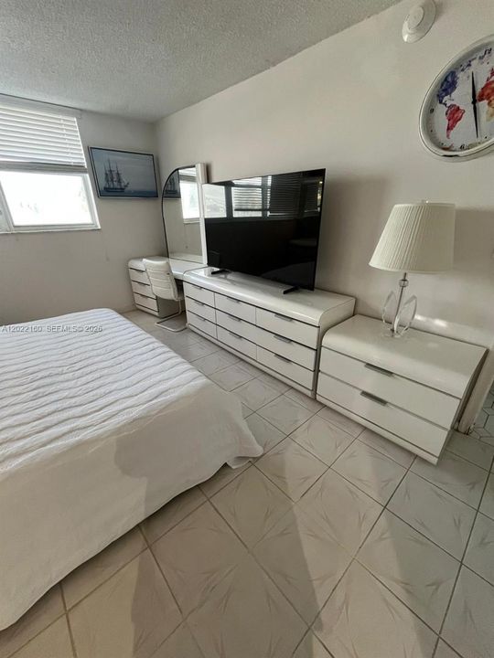 En Venta: $345,000 (2 camas, 2 baños, 1130 Pies cuadrados)