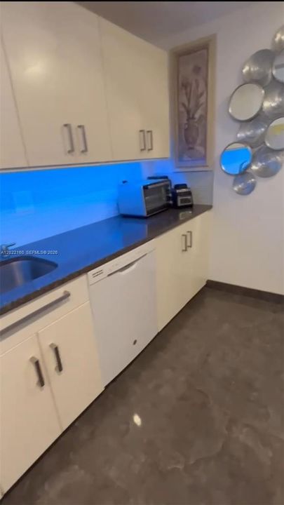 En Venta: $345,000 (2 camas, 2 baños, 1130 Pies cuadrados)