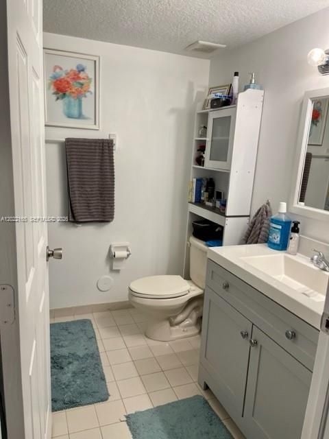 For Rent: $2,400 (3 beds, 2 baths, 1018 Square Feet)