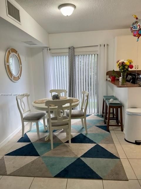 For Rent: $2,400 (3 beds, 2 baths, 1018 Square Feet)