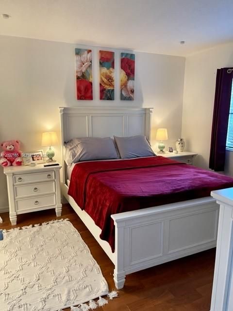 For Rent: $2,400 (3 beds, 2 baths, 1018 Square Feet)